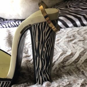 2 gold bracelets. Very dressy. I love the way they